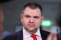Пеевски предупреди НАП: Съмнителни сте! Изпълнявайте коректно задълженията си!