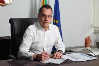 БРУТАЛНО! Кметът на Добрич дари на майка си общински терен за соларен парк (ДОКУМЕНТ)