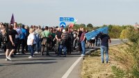 Остават пътните блокади в Старозагорско