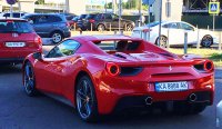 Независимо от войната, украинците не спират да пазаруват скъпи Ferrari-та