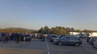 Продължават блокадите на енергетици и миньори