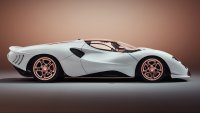 Легендата се завръща: De Tomaso представи финалната версия на P72 (СНИМКИ)