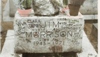 След 37 години откриха откраднатия бюст на Джим Морисън в Париж