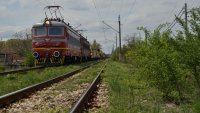 Спряха движението на влаковете между София и Пловдив заради пожар (ВИДЕО)