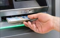 Парламентът одобри до 10 безплатни тегления от банкомат месечно за пенсионери и студенти
