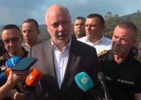 Премиерът Желязков: Българската пожарна разполага с достатъчно техника, пожарът край Струмяни все още не е овладян