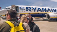 Пореден скандал на летище &bdquo;Васил Левски&ldquo;: Пилот на Ryanair свали семейство с дете в инвалидна количка
