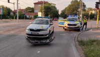 Жена се вряза в патрулка с включена сирена в Русе (СНИМКИ)