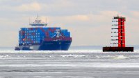Какво все още внасят САЩ от Русия, докато Тръмп заплашва Индия заради руския суров петрол?