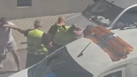 Задържаха служител на ЦГМ за 24 часа след боя заради скоба в центъра на София
