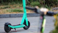 Солун ограничава паркирането на електрически тротинетки с нови зони