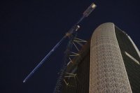 Деца в София се качиха на 200-метров кран за селфи