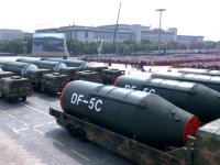 Китай показа ядрени ракети и стратегически бомбардировачи на грандиозен парад в Пекин (ВИДЕО)