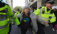 Арестуваха Грета Тунберг на протест срещу събитието, наречено "Оскарите на петрола"