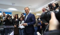 Туск срещу Качински - в Полша битката е за всичко или нищо