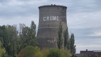 Активистите от "Грийнпийс" написаха "ПРЕСТЪПЛЕНИЕ" върху охладителната кула на ТЕЦ "Марица 3"