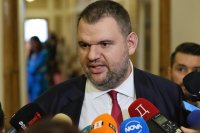 Пеевски се закани на "Лукойл"! Вижте какво условие им постави...