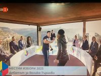Мъж нахлу в студиото на БНТ по време на телевизионен дебат тази сутрин (ВИДЕО)