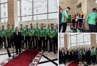 Волейболистите на националния отбор бяха посрещнати с червен килим и аплодисменти в парламента (СНИМКИ+ВИДЕО)