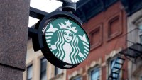 Starbucks затваря стотици свои локации заради бойкоти