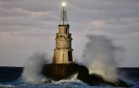 Бурно море край Ахтополския фар в ранните часове на деня (СНИМКИ+ВИДЕО)