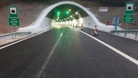 АПИ предупреждава шофьорите да се движат с повишено внимание през тунелите "Витиня" и "Ечемишка"