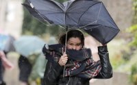 Дъжд, вятър и мокър сняг връхлитат България днес