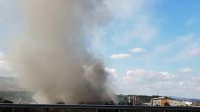 Голям пожар избухна в промишлената зона на Перник (ВИДЕО)