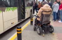 Унижение в градския транспорт: Три автобуса подминаха човек с увреждания