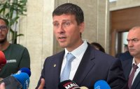 &bdquo;Величие&ldquo; сезира Конституционния съд за &bdquo;нелегитимно правителство&ldquo;