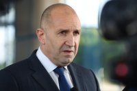 Румен Радев ще връчи Почетния знак на трима военни за Деня на авиацията