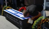 Двойка в Израел обвинени в измама след погребението на оцеляла от Холокоста