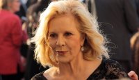 Певицата Силви Вартан пристигна в София: Толкова е хубаво да бъда отново тук