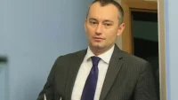 БЕЗУМЕН КАСТИНГ! Вижте между кои кандидати властта избира за нов наш посланик в САЩ!