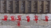 Четирима българи пред френския съд за вандалски графити върху Мемориала на Холокоста