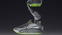 Nike шокира света с моторизирани обувки &ndash; крачката на бъдещето вече е тук
