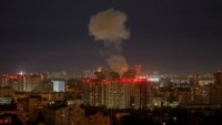 Руска атака порази два многоетажни блока в Киев