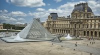 Лувърът отвори врати след грандиозния обир на бижута за 88 милиона евро