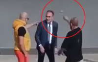 Разгневени мъже хвърлят яйца по Гуцанов в Шумен (ВИДЕО)