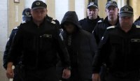 Прекъснаха съдебното заседание за 15-годишното момче, намушкало връстник в столичен мол