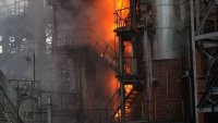 Украйна атакува рафинерия и газопреработвателен завод в Русия