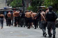 Кървава операция в Рио: Най-смъртоносната полицейска акция в историята на Бразилия (СНИМКИ)