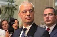 Костадинов: Управляващите си направиха тайна комисия за &bdquo;Лукойл&ldquo; (ВИДЕО)