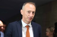 Министърът на образованието на извънредна обиколка в Пловдив: Тревожни сигнали от училищата!