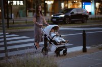 Микробус блъсна майка с детска количка на пешеходна пътека в Костинброд