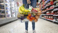 КЗК алармира за надценки до 135% върху храните в България