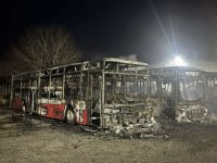 Огнен ад в Костинброд: Изгоряха автобуси и автомобили, общественият транспорт е в колапс
