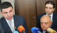 ВМЕСТО ДА СЕ ЗАНИМАЯТ С НЕЩО ВАЖНО ЗА ДЪРЖАВАТА от ДБ отново заявиха, че им е най-важен и дразнещ Делян Пеевски