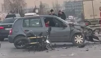 Тежка катастрофа пред УНСС: Мотор и автомобил се сблъскаха (СНИМКИ)