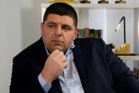 БРУТАЛНО: Ивайло Мирчев от с. Крушари изкарал децата си инвалиди, за да ги запише в баровска детска градина